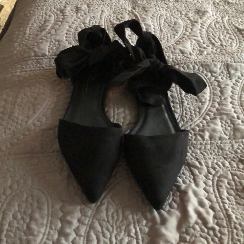 71/2 black flat ankle wrap shoes